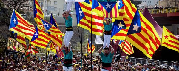 Сторонники независимости Каталонии на митинге - Sputnik Latvija