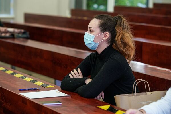 Сказано и написано по-русски: как прошел Тотальный диктант в Риге - Sputnik Латвия