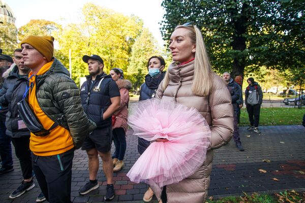 Давайте к нам на улицу: латвийские спортсмены призвали политиков покинуть кабинеты Давайте к нам на улицу: латвийские спортсмены призвали политиков покинуть кабинеты - Sputnik Латвия