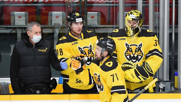 Робертс Букартс (№71) на матче КХЛ Северсталь - Сочи - Sputnik Латвия