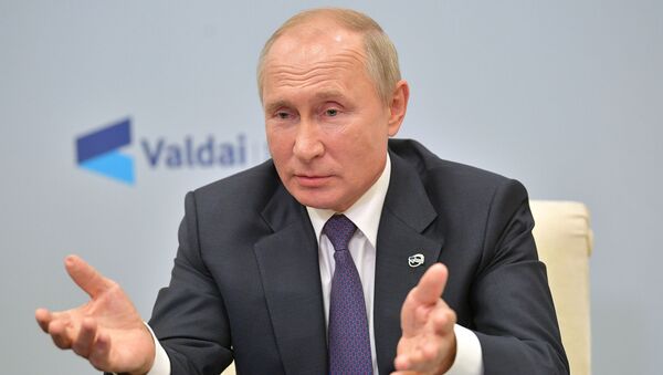 Владимир Путин об обвинениях Запада: меня это не колышет - Sputnik Латвия