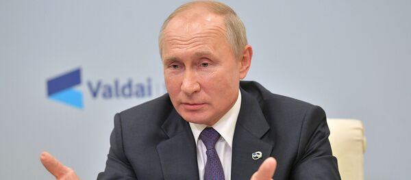 Владимир Путин об обвинениях Запада: меня это не колышет - Sputnik Латвия