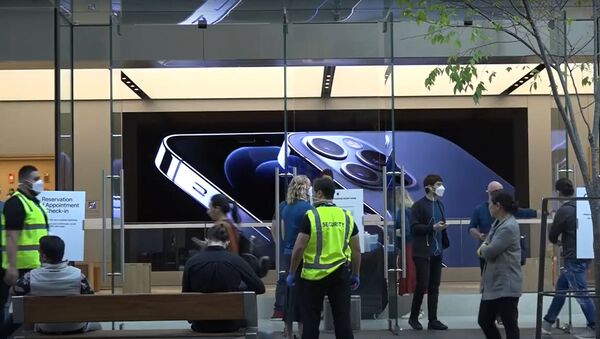 Новинка от Apple не вызвала ажиотажа среди покупателей - Sputnik Latvija
