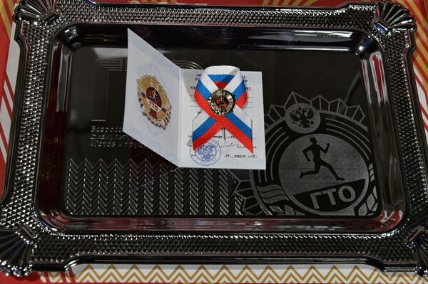 В Латвии учредили знак ГТО, срисовав его с российского В Латвии учредили знак ГТО, срисовав его с российского - Sputnik Латвия