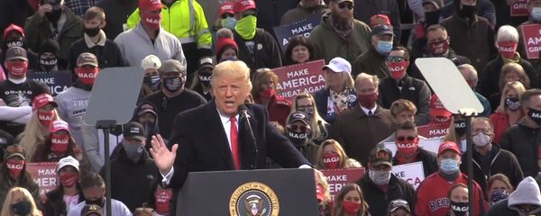 Путин ответил на обвинения Трампа и Байдена. Что в США приписывают России? - Sputnik Латвия