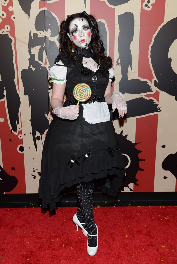 Актриса Мишель Трахтенберг на 15-й ежегодной вечеринке в честь Хэллоуина в Нью-Йорке, 2014 год  - Sputnik Латвия