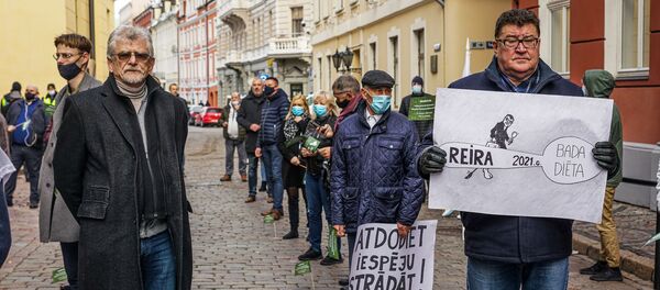 Акция протеста малого бизнеса против повышения налогов Отдай ложку - Sputnik Латвия