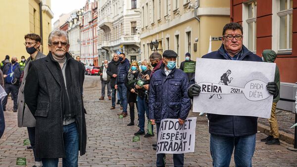 Акция протеста малого бизнеса против повышения налогов Отдай ложку - Sputnik Латвия
