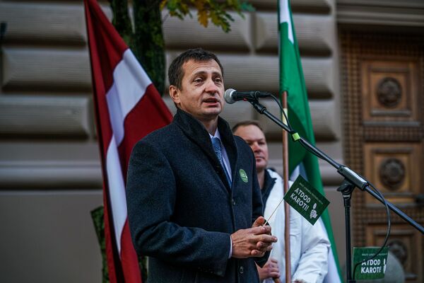 Хотят избавиться от всех, кто еще что-то делает: кому выгодно повышение налогов - Sputnik Латвия