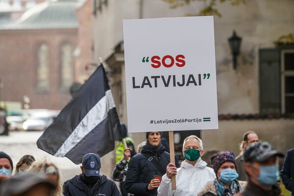 Плакат SOS Латвии - Sputnik Латвия
