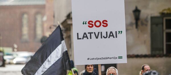 Плакат SOS Латвии Плакат SOS Латвии - Sputnik Latvija