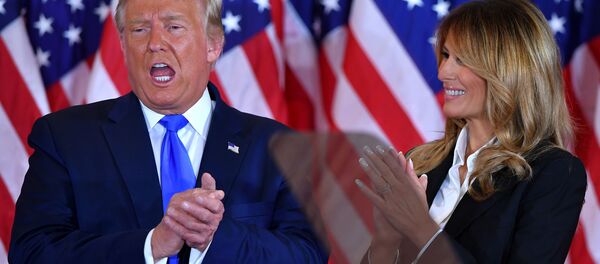 Дональд Трамп и Мелания Трамп в Белом доме в день выборов в США - Sputnik Латвия