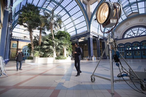 Жизнь замечательных людей: Ньютон, Кейв и Азнавур на рижских киноэкранах - Sputnik Латвия