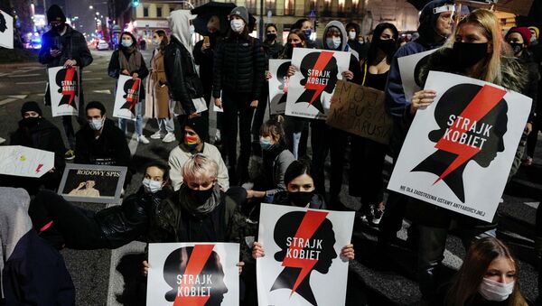 Протесты в Польше по поводу запрета абортов - Sputnik Латвия