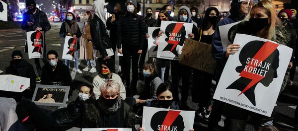 Протесты в Польше по поводу запрета абортов - Sputnik Латвия