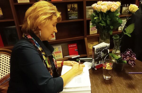 Сначала – человек, потом – латыш: в Латвии представили книгу о Юрисе Подниексе - Sputnik Латвия