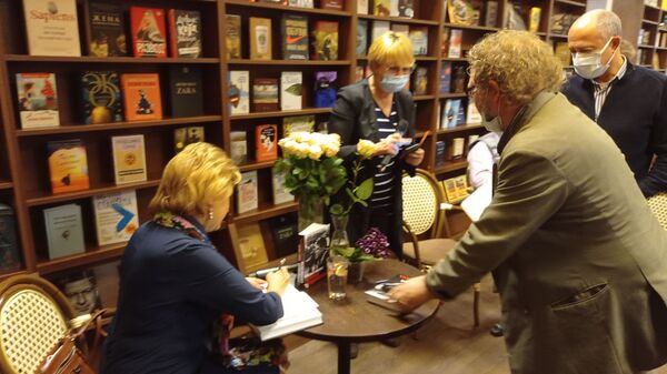 Сначала – человек, потом – латыш: в Латвии представили книгу о Юрисе Подниексе - Sputnik Латвия