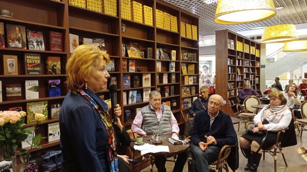 Сначала – человек, потом – латыш: в Латвии представили книгу о Юрисе Подниексе - Sputnik Латвия