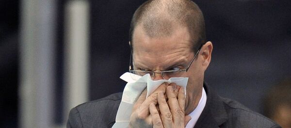 Мужчина чихает - Sputnik Латвия