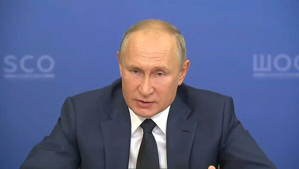 Путин пообещал, что скоро будет зарегистрирована третья российская вакцина от коронавируса - Sputnik Латвия