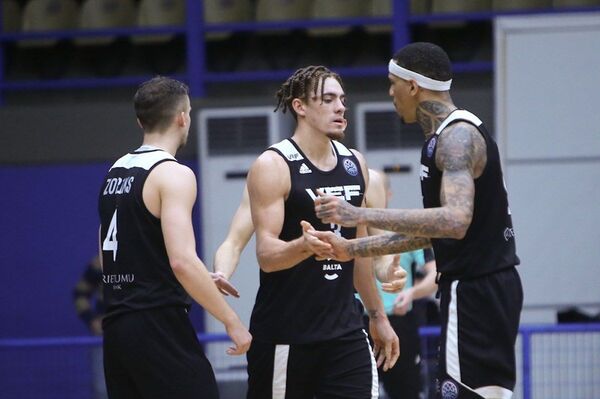 ВЭФ вырвал победу в Афинах - Sputnik Латвия