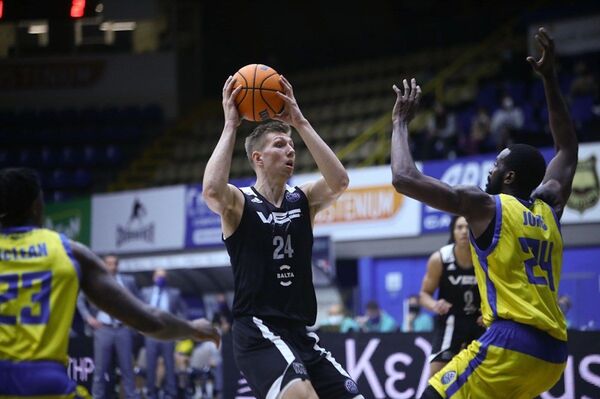 ВЭФ вырвал победу в Афинах - Sputnik Латвия