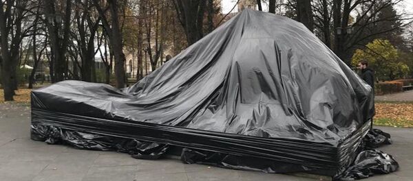 Акция Черные дни скульптуры в Риге. - Sputnik Латвия