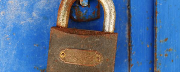 Замок на двери здания. Замок на двери здания. - Sputnik Latvija