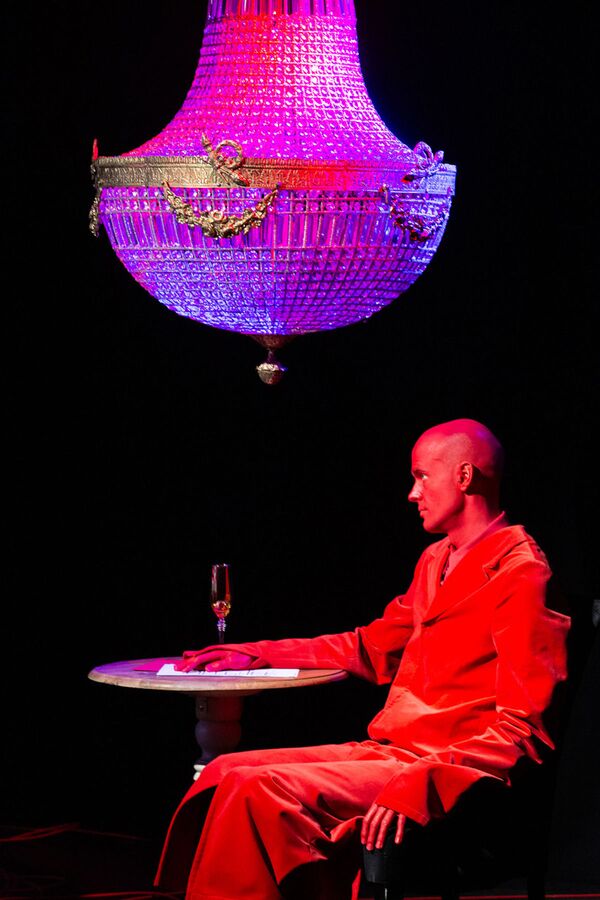 Большой Кристапс на удаленке: грустил даже красный ковер - Sputnik Латвия