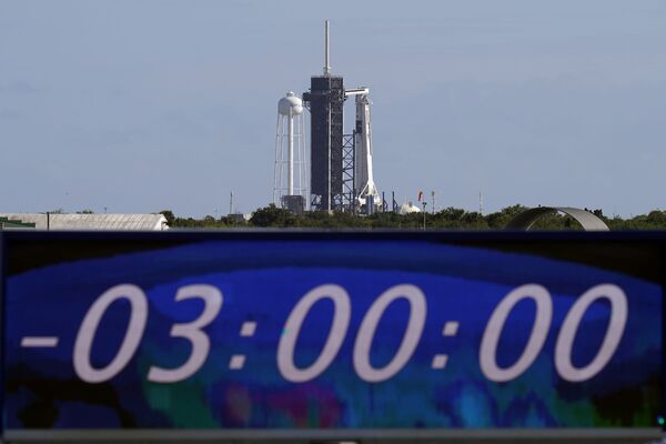 Табло временем, оставшимся до запуска ракеты Falcon 9 с кораблем Crew Dragon - Sputnik Latvija