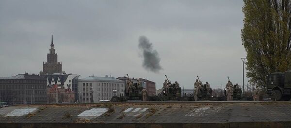 В Риге военные корабли и стрельба из пушек вместо самолетов НАТО и вертолетов из СССР - Sputnik Латвия