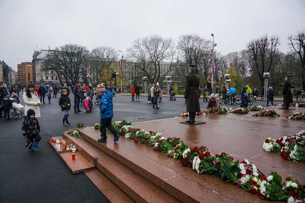 Без Гражданской войны и истребителей НАТО: как Латвия отметила День независимости - Sputnik Латвия