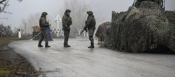 Российские миротворцы на блокпосту в Лачинском коридоре Российские миротворцы на блокпосту в Лачинском коридоре - Sputnik Latvija