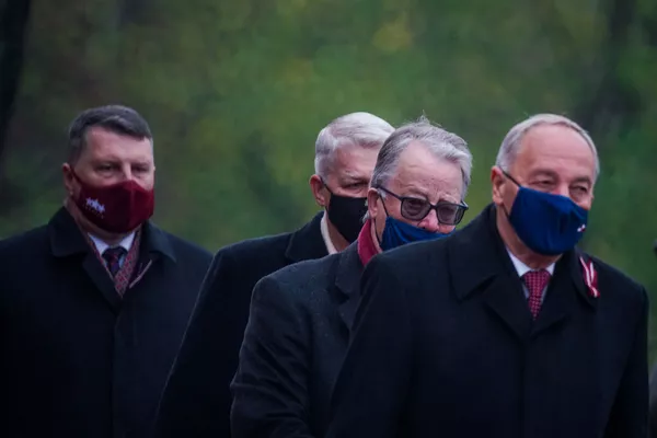 Latvijas eksprezidenti Raimonds Vējonis, Valdis Zatlers, Guntis Ulmanis un Andris Bērziņš Latvijas eksprezidenti Raimonds Vējonis, Valdis Zatlers, Guntis Ulmanis un Andris Bērziņš - Sputnik Latvija
