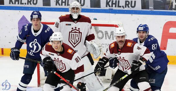 Первое звено бело-голубых во главе с Яшкиным раскатало рижан - Sputnik Латвия