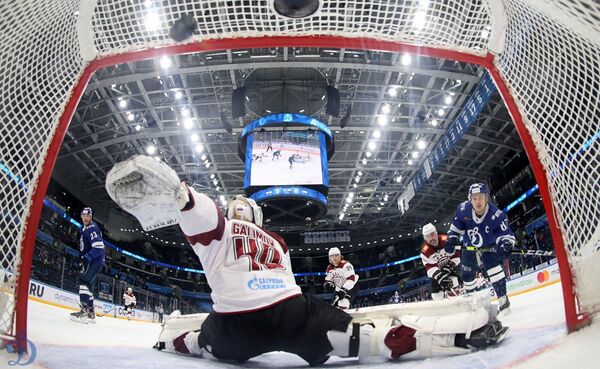 Первое звено бело-голубых во главе с Яшкиным раскатало рижан - Sputnik Латвия