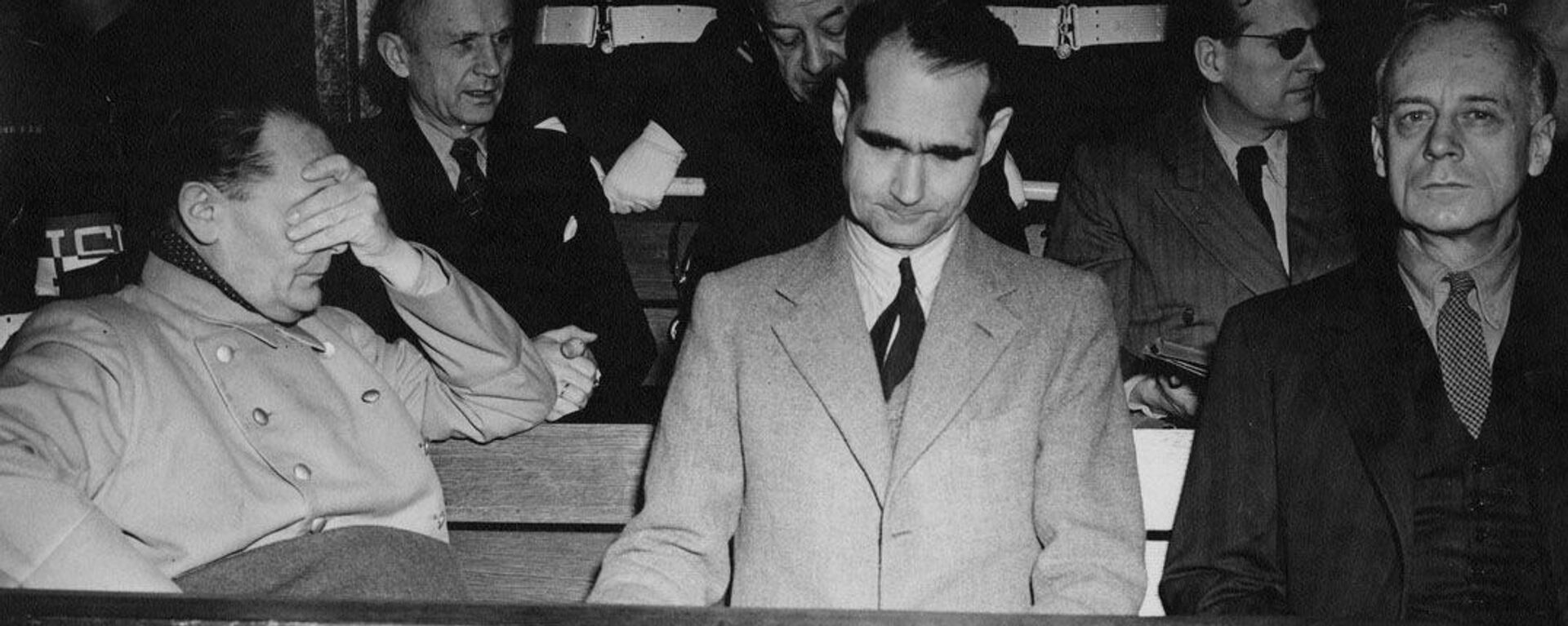 Иоахим фон Риббентроп (крайний справа) на скамье подсудимых во время Нюрнбергского процесса - Sputnik Латвия, 1920, 01.09.2025