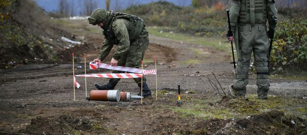 Специалисты противоминного центра Минобороны РФ в Нагорном Карабахе Специалисты противоминного центра Минобороны РФ в Нагорном Карабахе - Sputnik Latvija