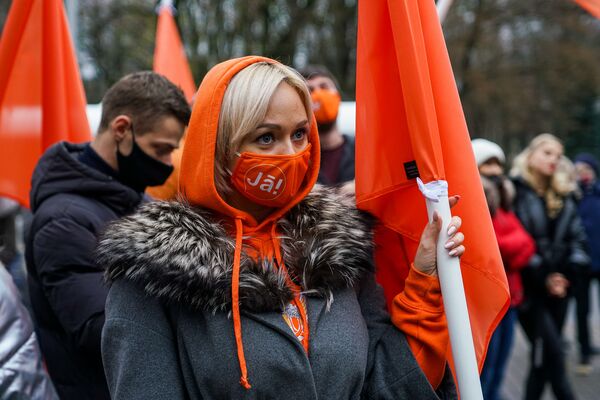 Вы люди или нет: протестующие у кабмина задали министрам неудобные вопросы - Sputnik Латвия