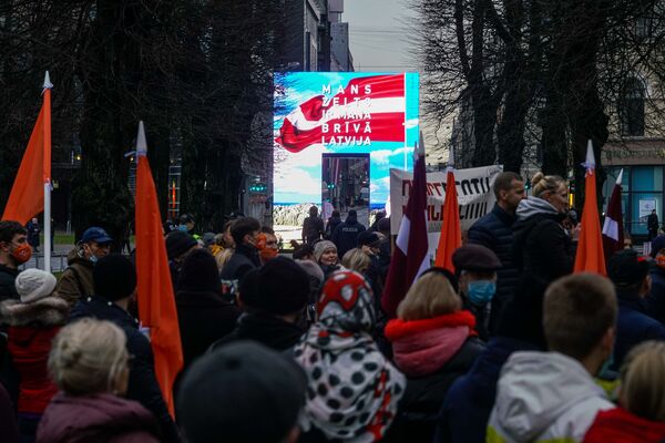 Вы люди или нет: протестующие у кабмина задали министрам неудобные вопросы - Sputnik Латвия