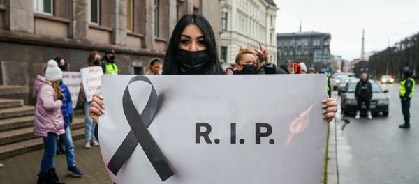 Акция протеста представителей индустрии красоты у кабинета министров против ограничений, связанных с пандемией COVID-19 Акция протеста представителей индустрии красоты у кабинета министров против ограничений, связанных с пандемией COVID-19 - Sputnik Latvija