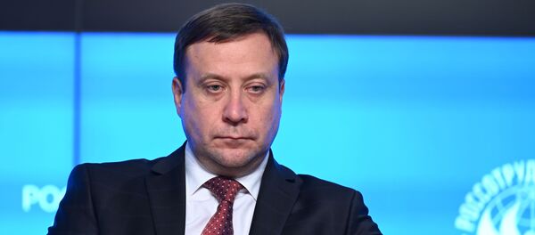 Заместитель руководителя Россотрудничества Павел Шевцов во время онлайн-форума в пресс-центре МИА Россия сегодня - Sputnik Латвия