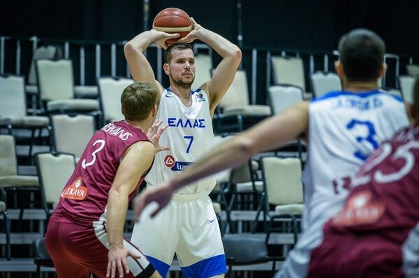 Стопроцентный Лакса: сборная Латвии по баскетболу одержала победу над сборной Греции - Sputnik Латвия