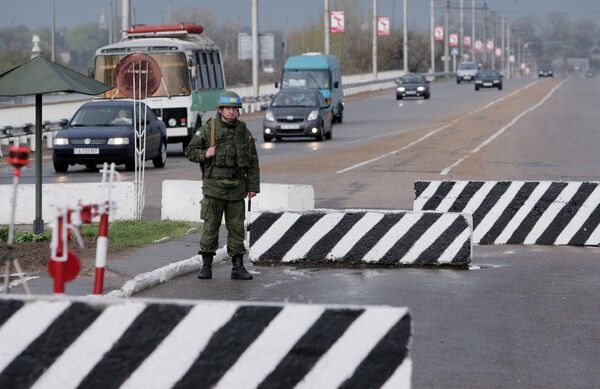 Миротворческий пост города Бендеры на мосту через Днестр. - Sputnik Latvija
