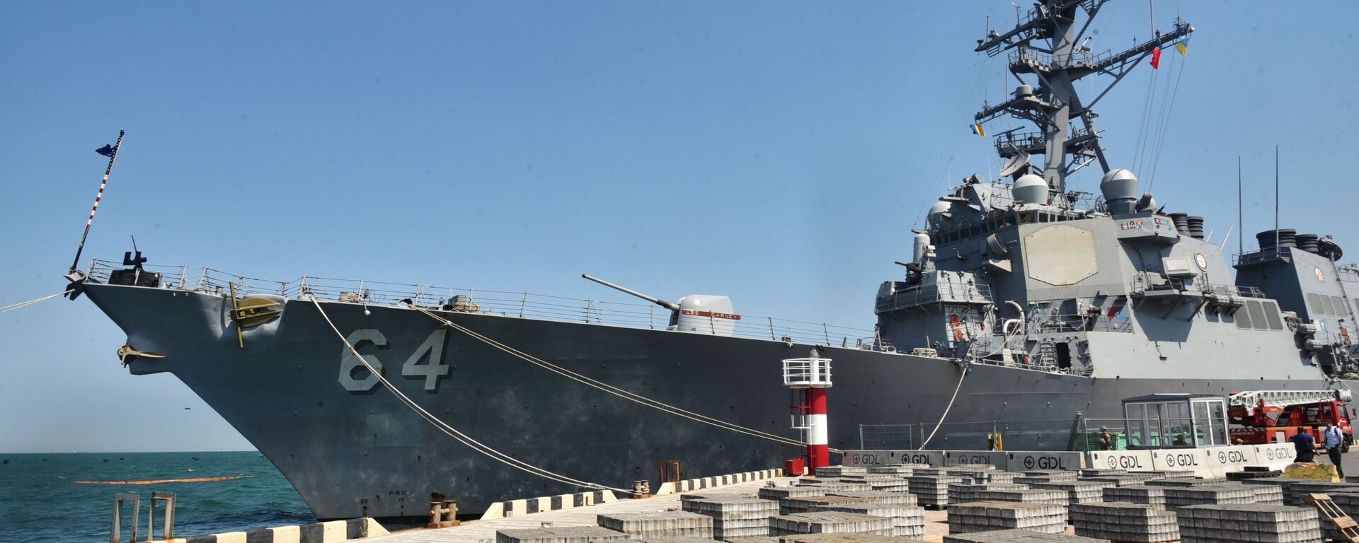 Эсминец ВМС США Carney в морском порту Одессы - Sputnik Latvija, 1920, 16.04.2021