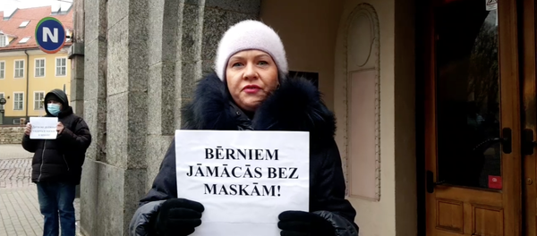 Инна Дьери в пикете против ношения масок младшеклассниками - Sputnik Латвия