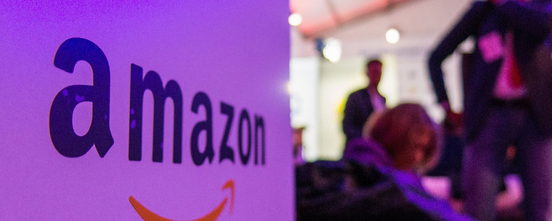 Стенд компании Amazon - Sputnik Латвия, 1920, 08.02.2021