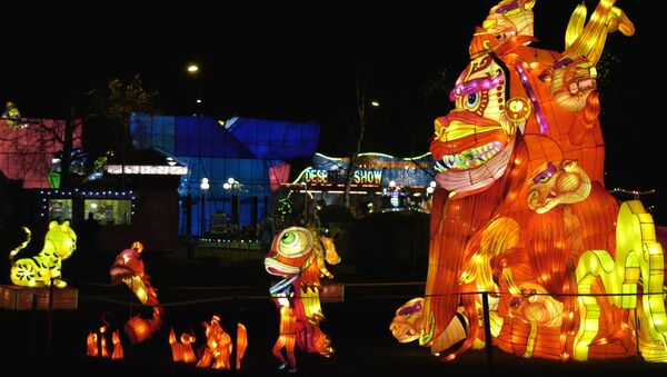 Драконы в Таллине! В столице Эстонии зажглись гигантские китайские фонари - Sputnik Latvija