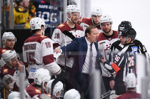 Странное судейство не позволило динамовцам Риги вытащить игру в Череповце Странное судейство не позволило динамовцам Риги вытащить игру в Череповце - Sputnik Латвия