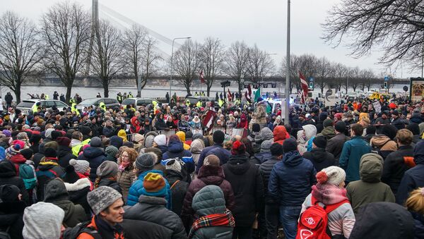 Акция протеста на набережной 11 Ноября в Риге. - Sputnik Латвия
